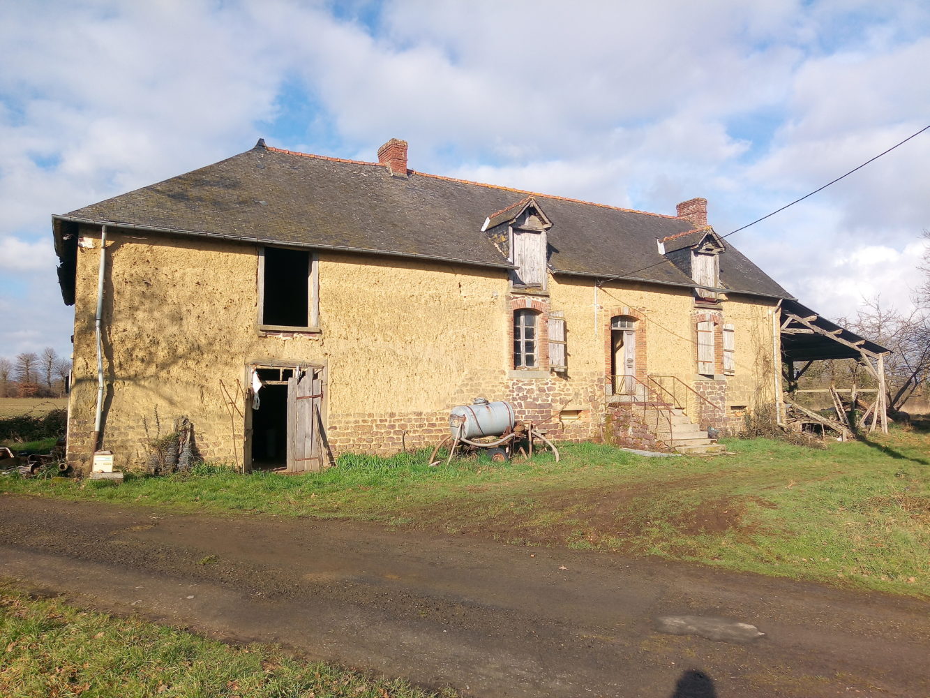 maison en terre avant travaux