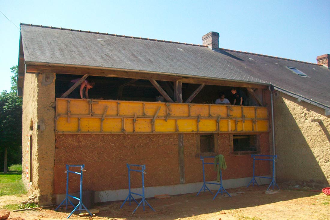 Rénovation d'une maison en torchis près de Rennes, à Gévezé