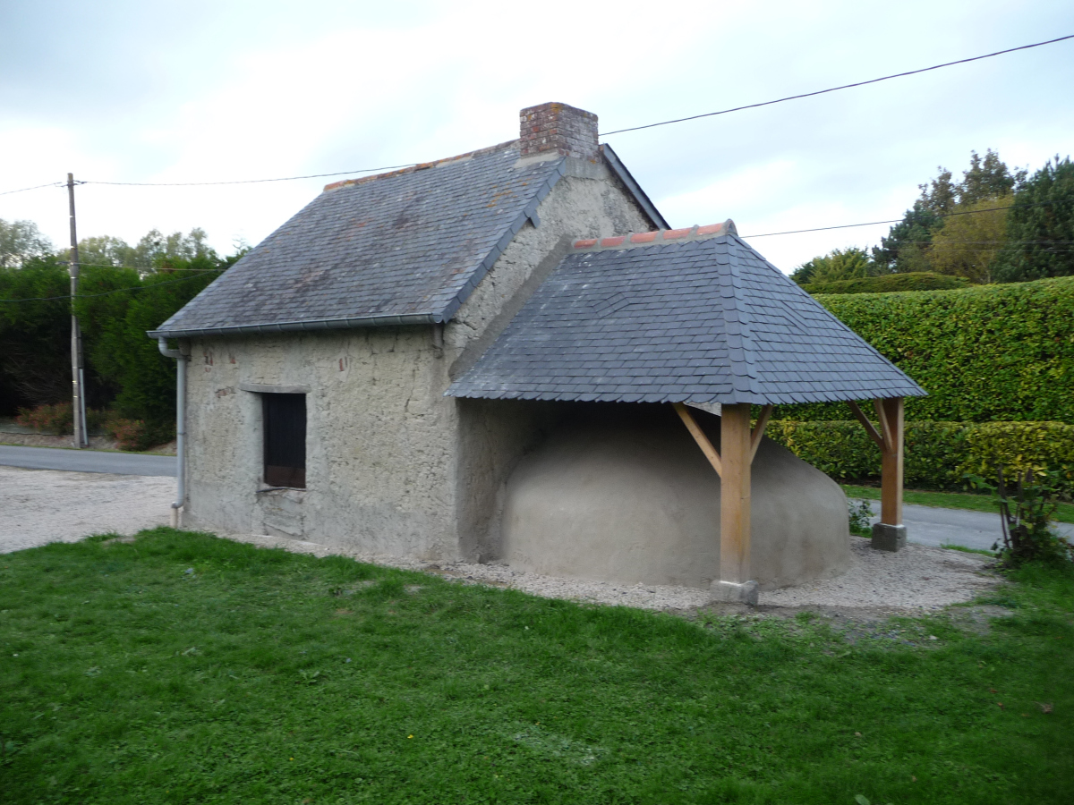 Restauration d'un four en terre au Mont Dol